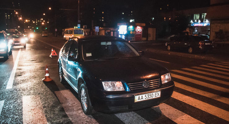Выходила из маршрутки: Volkswagen сбил женщину в Киеве