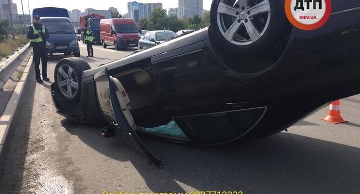 Пьяный водитель устроил зрелищную аварию в Киеве