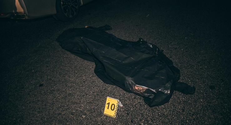Не отговорил перебегать: В Киеве Honda сбила насмерть двух мужчин