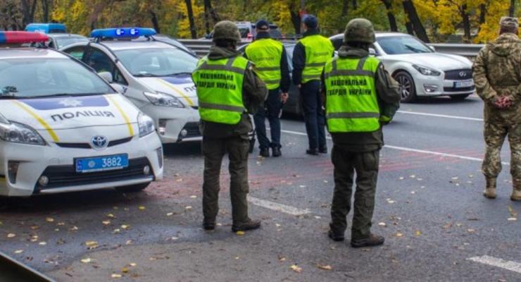 В Киеве водитель сбил пожилого мужчину, затащил в машину и скрылся - СМИ