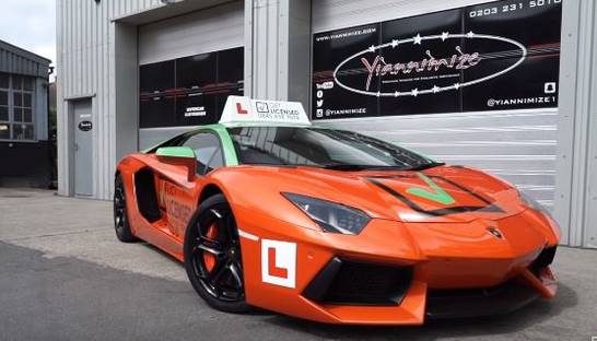 Сдавать на права на Lamborghini: Автошкола удивила необычным выбором авто