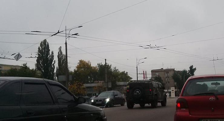 В Украине засняли гражданский Hummer на "крутых" военных номерах