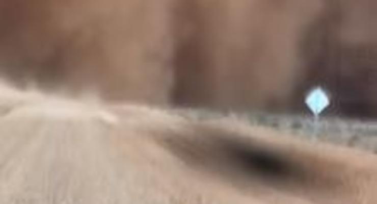 Что происходит внутри песчаной бури: Водитель заснял невероятное видео