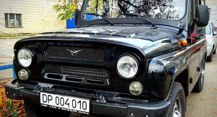 "УАЗ" на дипномерах: Британское посольство в Украине удивило выбором авто