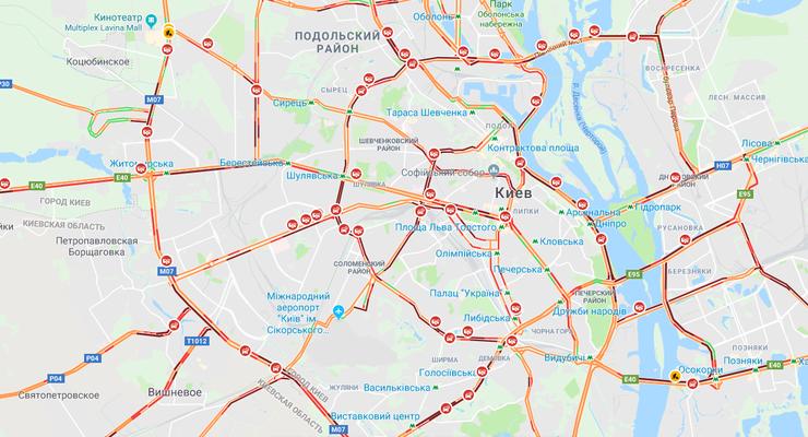 Более 50 ДТП из-за снегопада в Киеве: Движение в городе парализовано
