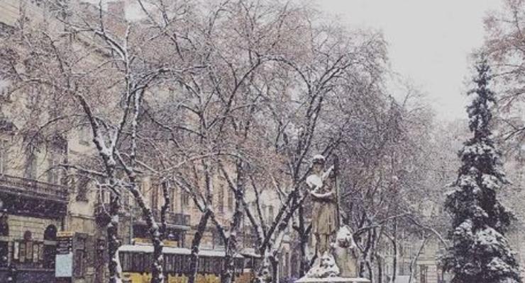 Первый снег во Львове: Карта пробок и красивые фото из соцсетей