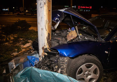 В Киеве пьяный "евробляхер" на полной скорости припарковался в билборд