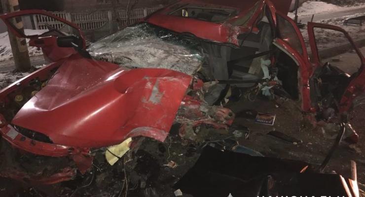 Под Киевом Ford вылетел на льду в столб - водитель погиб