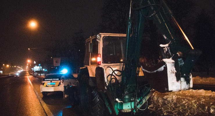 В Киеве произошло ДТП с участием "Пони" и трактора