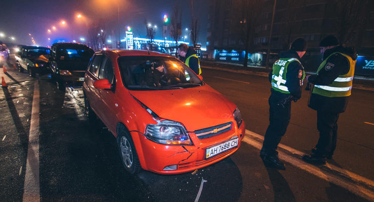 Пьяный на ВАЗ устроил жесткое цепное ДТП в Киеве: Пострадали две девушки