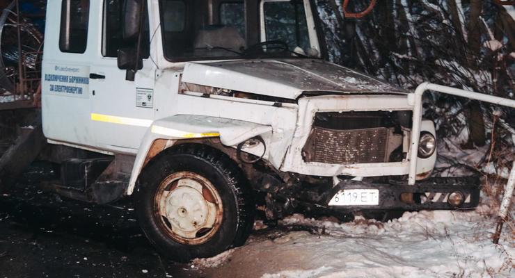 Под Киевом "лоб в лоб" врезались автомобиль-вышка и Citroen : Один погибший