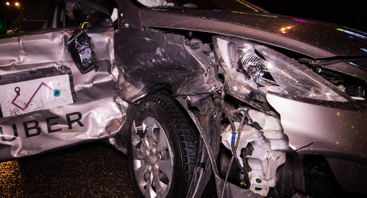 В Киеве в ДТП жестко разбилось такси Uber - сильно пострадал пассажир
