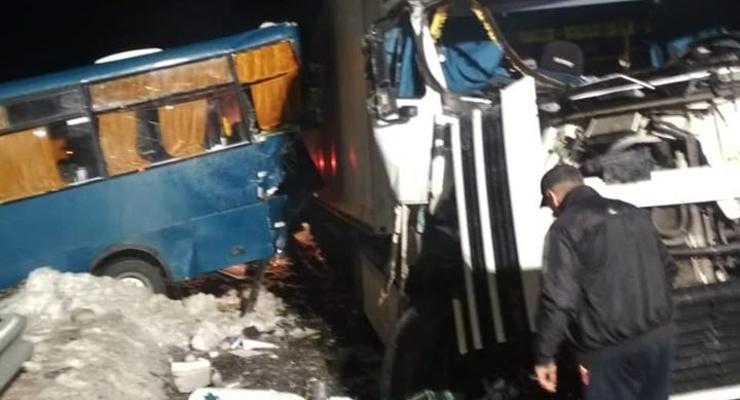 Под Киевом две фуры протаранили два автобуса: Ранены 15 пассажиров