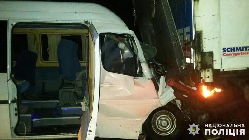 Под Киевом две фуры протаранили два автобуса: Ранены 15 пассажиров / facebook.com