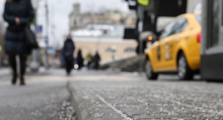 Чем посыпают дороги в Киеве и насколько это вредно