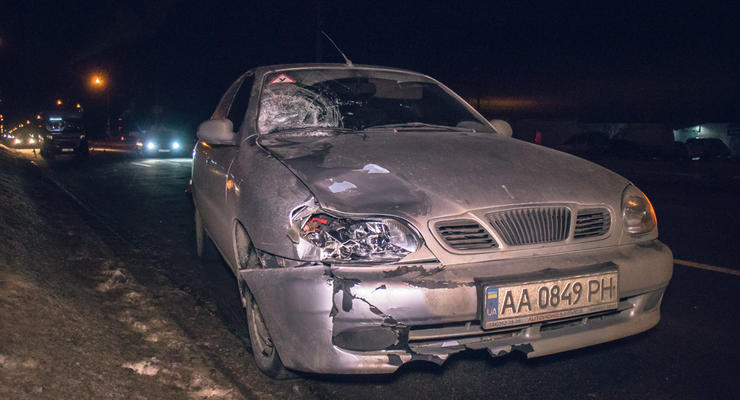 В Киеве на неосвещенном участке дороги Daewoo сбил насмерть пешехода