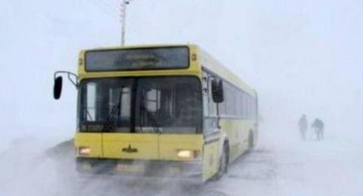 В Киеве из-за снегопада сбился график общественного транспорта