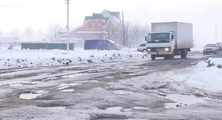 Трасса Мукачево-Рогатин разрушилась всего через 3 месяца после ремонта