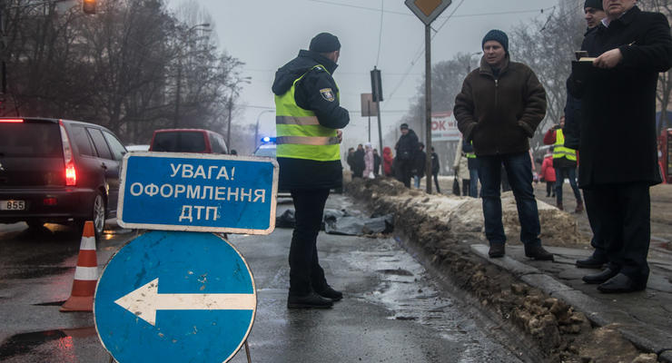 В Киеве водитель фуры сбил насмерть женщину и скрылся: Введен план перехват