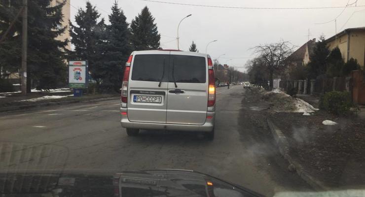 На дорогах засняли "евробляху" с диковинными номерами СССР