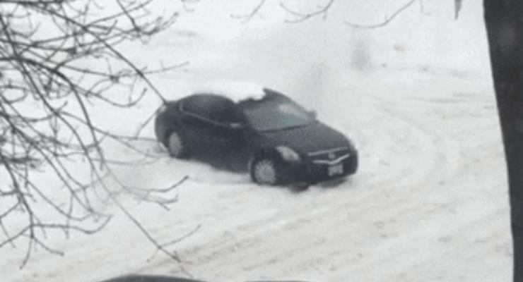 На видео засняли самую нелепую попытку выбраться из снега