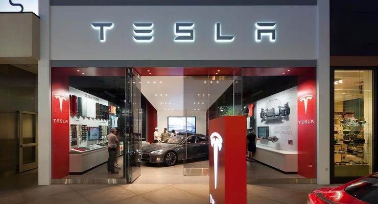 Tesla "грязно" вынуждает своих сотрудников увольняться - СМИ