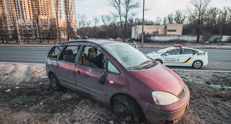 В Киеве перевернулась "евробляха" Ford с перепелами