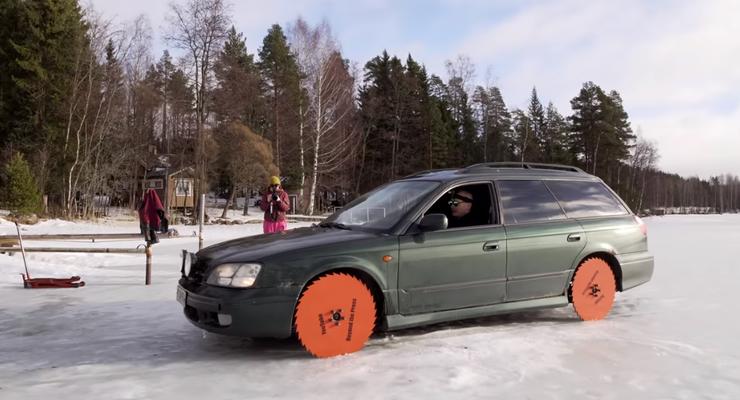 Как ездит авто с дисками от циркулярки вместо колес - видео