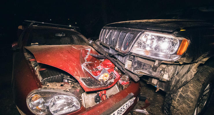 В Киеве нетрезвый водитель "припарковал" свой Jeep на Daewoo