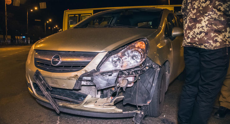 Обгонял на светофоре: На Гагарина в Киеве Opel жестко протаранил Daewoo