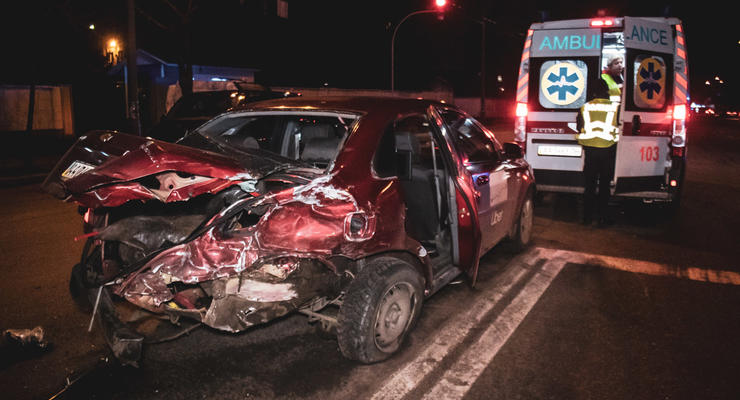 В Киеве внедорожник BMW X6 выехал на встречку и разбил 6 авто: Виновники ДТП сбежали