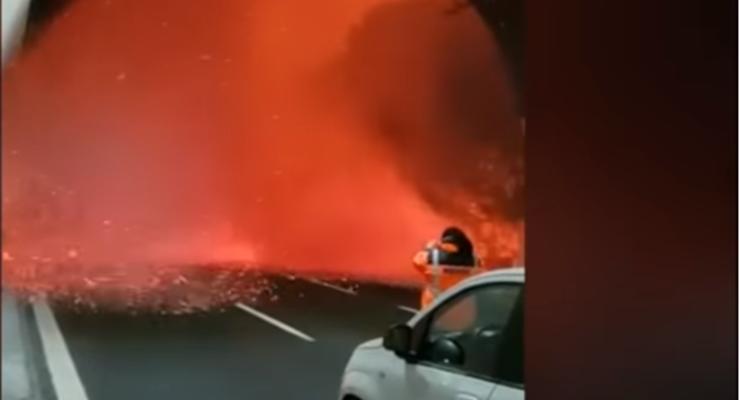 "Открылись врата ада": В Италии огненный смерч закрыл выезд из тоннеля