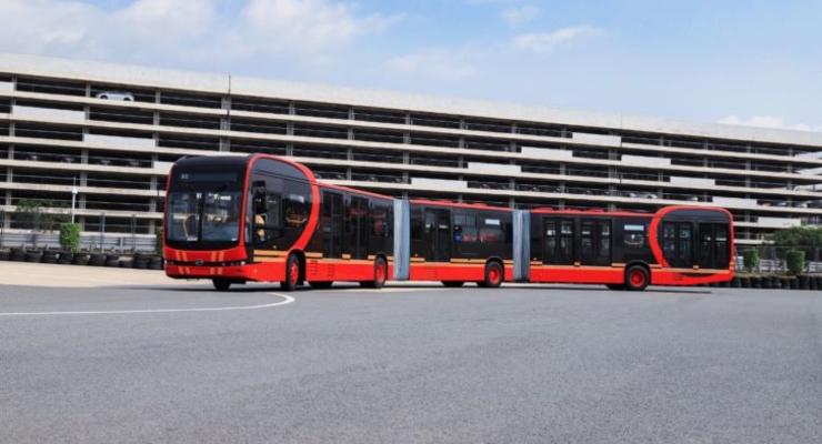 Три гармошки и 250 пассажиров: В Китае представили самый длинный электробус в мире