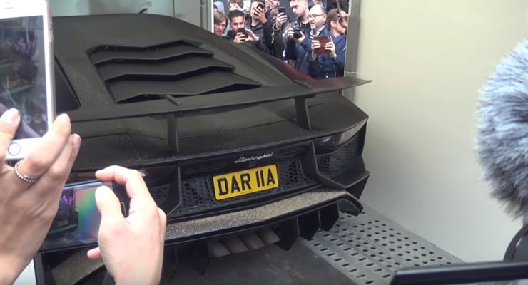 Девушка из России покрыла свой Lamborghini двумя миллионами кристаллов Swarovski