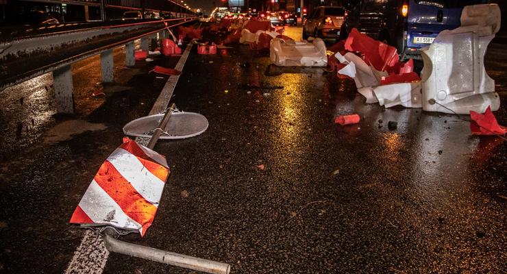 На проспекте Победы пьяный водитель микроавтобуса разбил два авто и скрылся