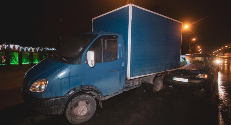 В Киеве такси Uber протаранила "Газель" - водитель скрылся с места ДТП