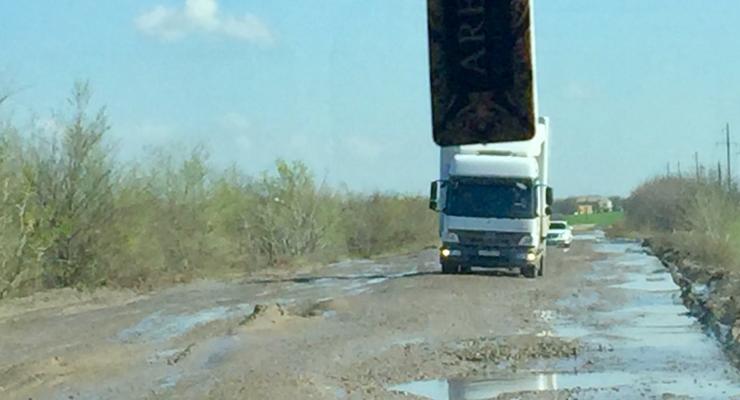 Посла Канады впечатлила "худшая дорога Украины" - трасса Днепр-Николаев