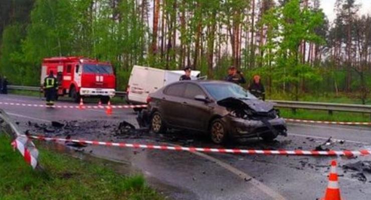 Под Киевом в жестком ДТП разбилось три авто - водителя Fiat вырезали спасатели