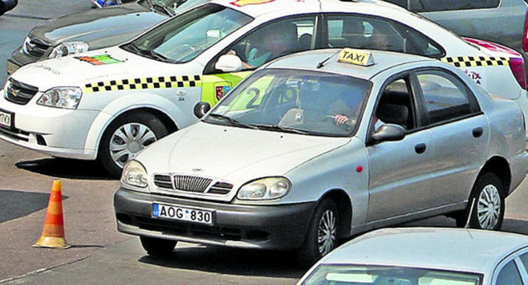 Крупные украинские службы такси отказались от "евроблях"