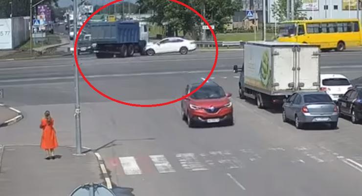 Появилось видео очередного смертельного ДТП на "проклятом" месте под Киевом