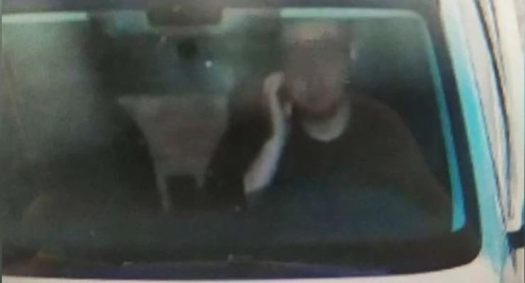 Говорит по телефону, или чешет голову?: Компьютер выписал водителю спорный штраф