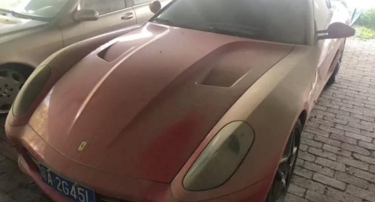 Суперкар за 250 долларов: Китайская полиция продает Ferrari по цене металлолома