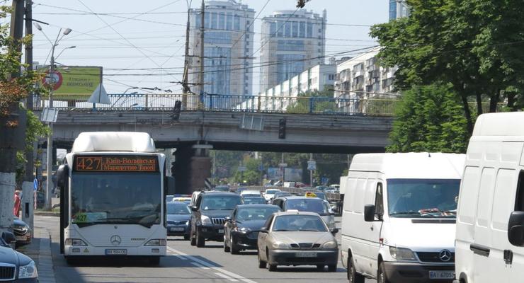 В Киеве засветились необычные низкопольные маршрутки на голубом топливе