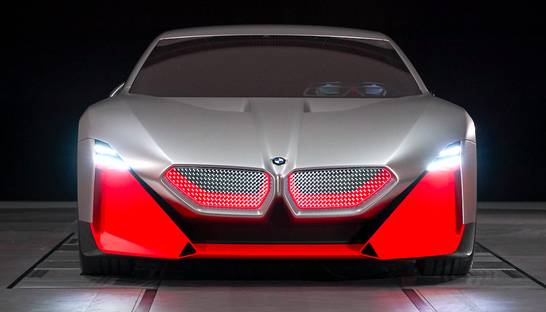 BMW представил свой новый роскошный суперкар-гибрид "из будущего"