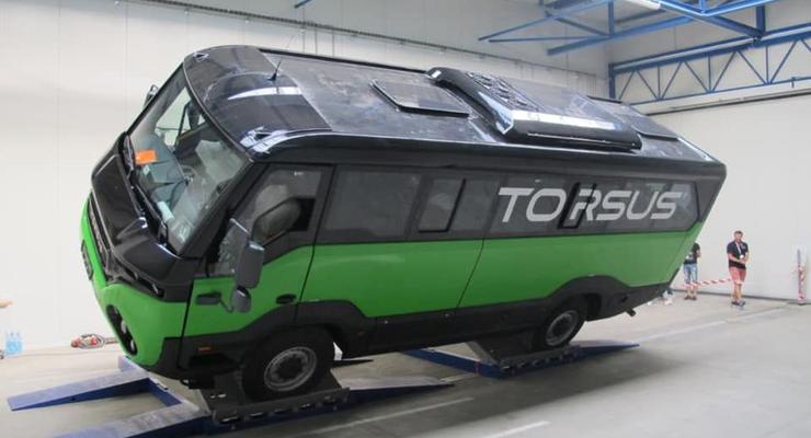 Украинский "автобус-внедорожник" Torsus прошел жесткий тест на переворачивание
