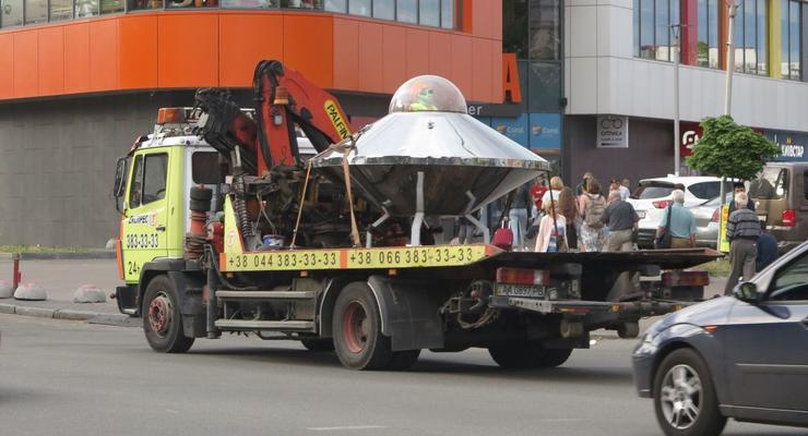 На дорогах Киева засветилась летающая тарелка с "гуманоидом"