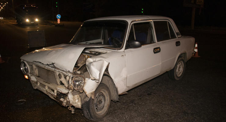 В Киеве на Большой Окружной из-за столкновения ВАЗ и Skoda погиб пешеход