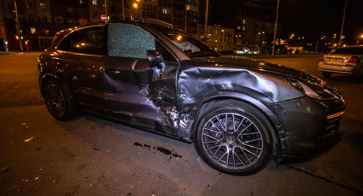 В Киеве таксист Uber пытался проскочить на красный и протаранил Porsche