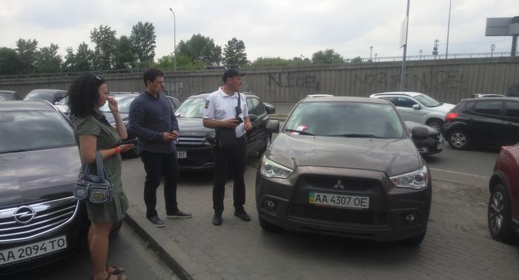 В Киеве инспекторы по парковке начали выписывать штрафы