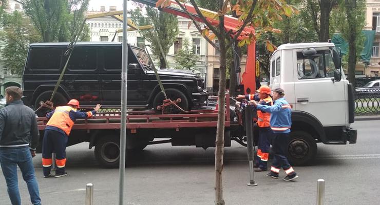 Началось: В Киеве стали массово эвакуировать автомобили